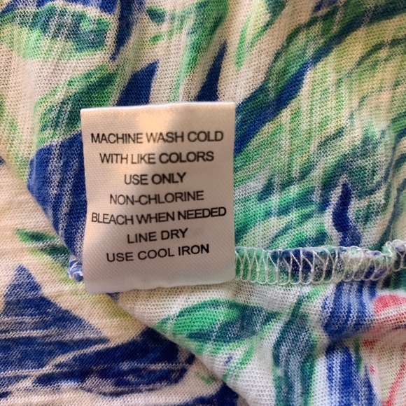 Tropical Floral V-Neck Short Sleeve Top - Picture 4 of 5